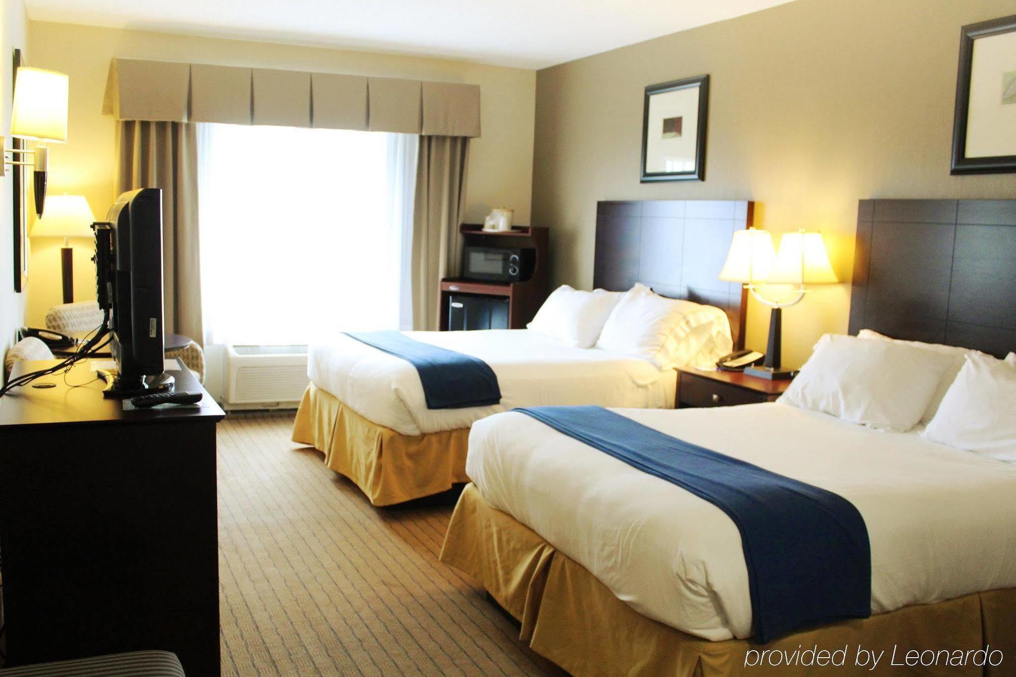 Holiday Inn Express & Suites Malone By Ihg Exterior foto