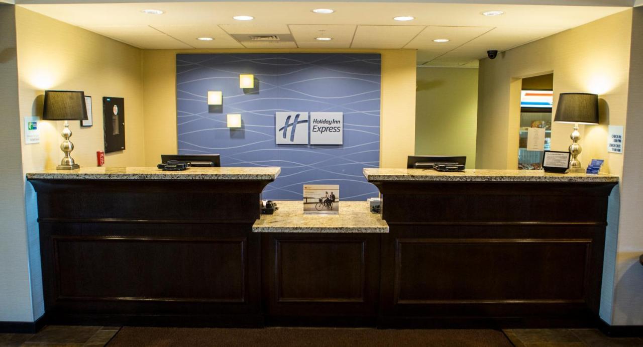 Holiday Inn Express & Suites Malone By Ihg Exterior foto